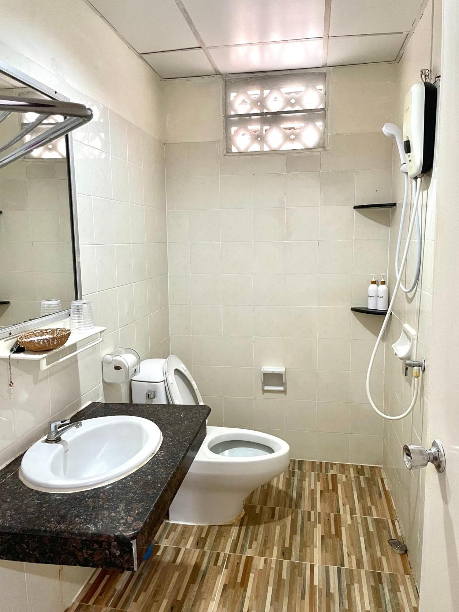 Jj Karon Beach Hotel Ngoại thất bức ảnh